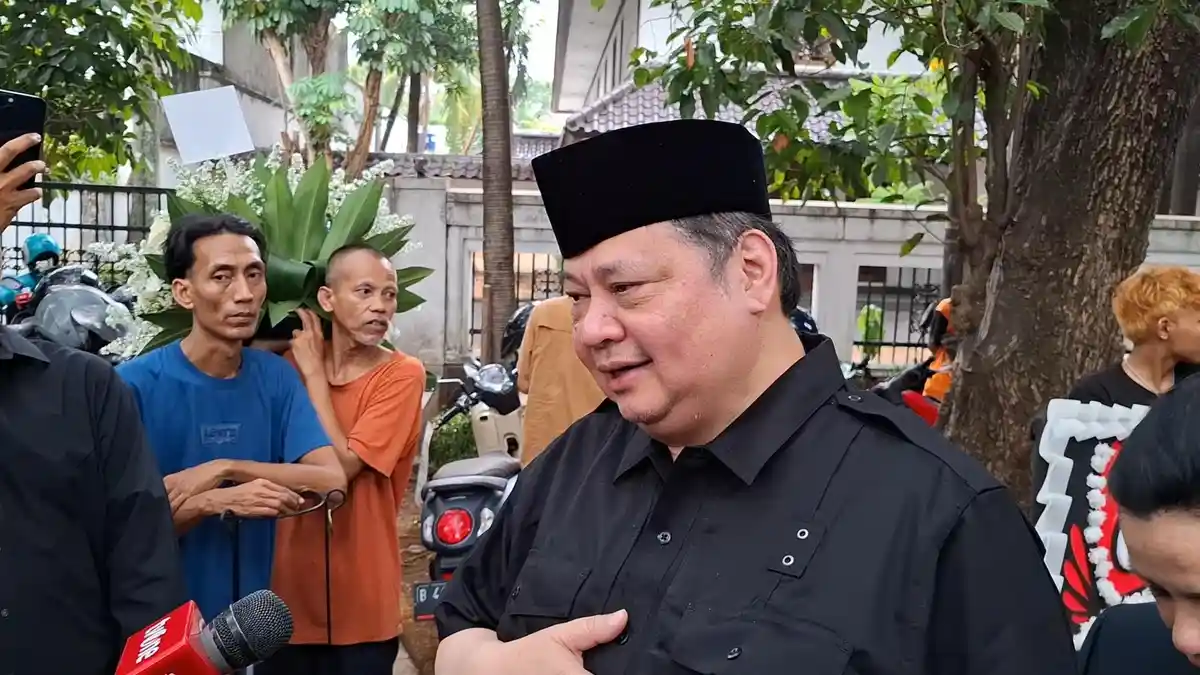 Airlangga Hartarto melayat ke rumah duka Guruh Soekarnoputra