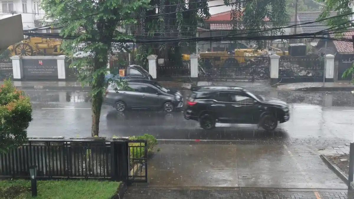 BMKG Prakirakan Lima Wilayah Jakarta Diguyur Hujan Ringan Hari Ini