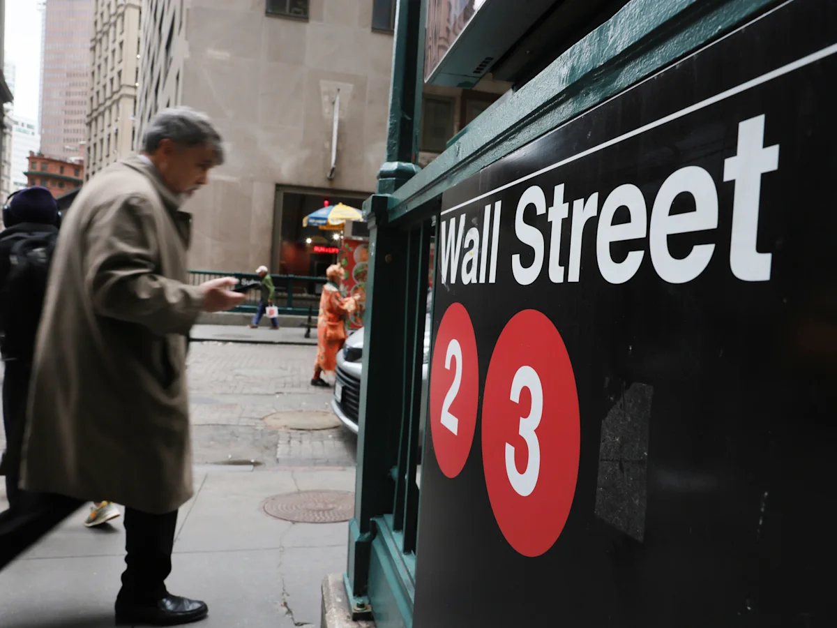 Grafik pasar saham dan pergerakan indeks S&P 500 di Wall Street