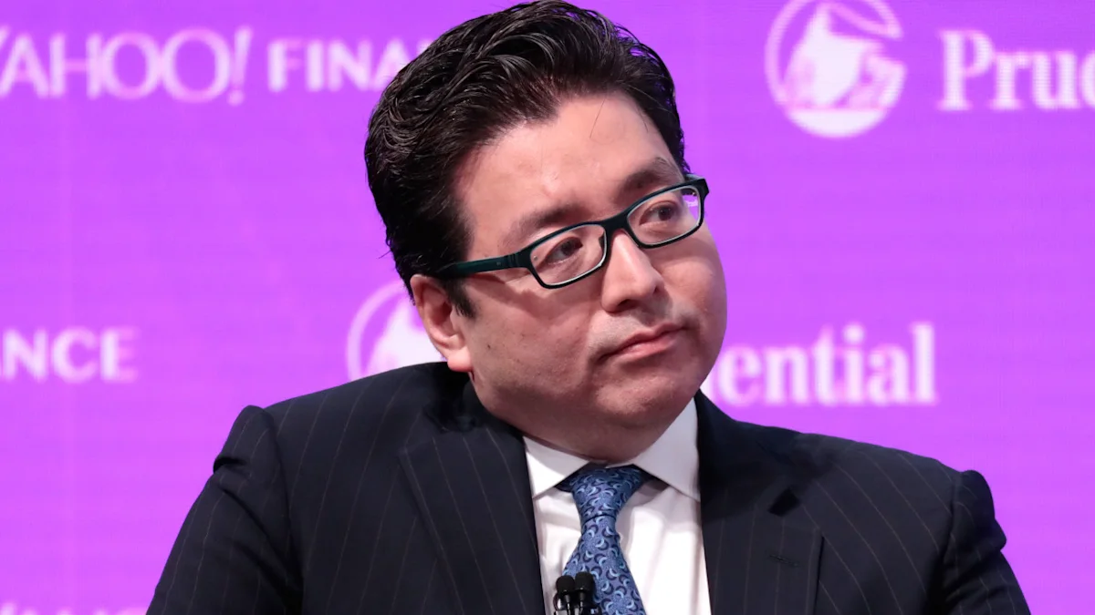 Grafik pergerakan pasar saham dan proyeksi inflasi AS oleh Tom Lee