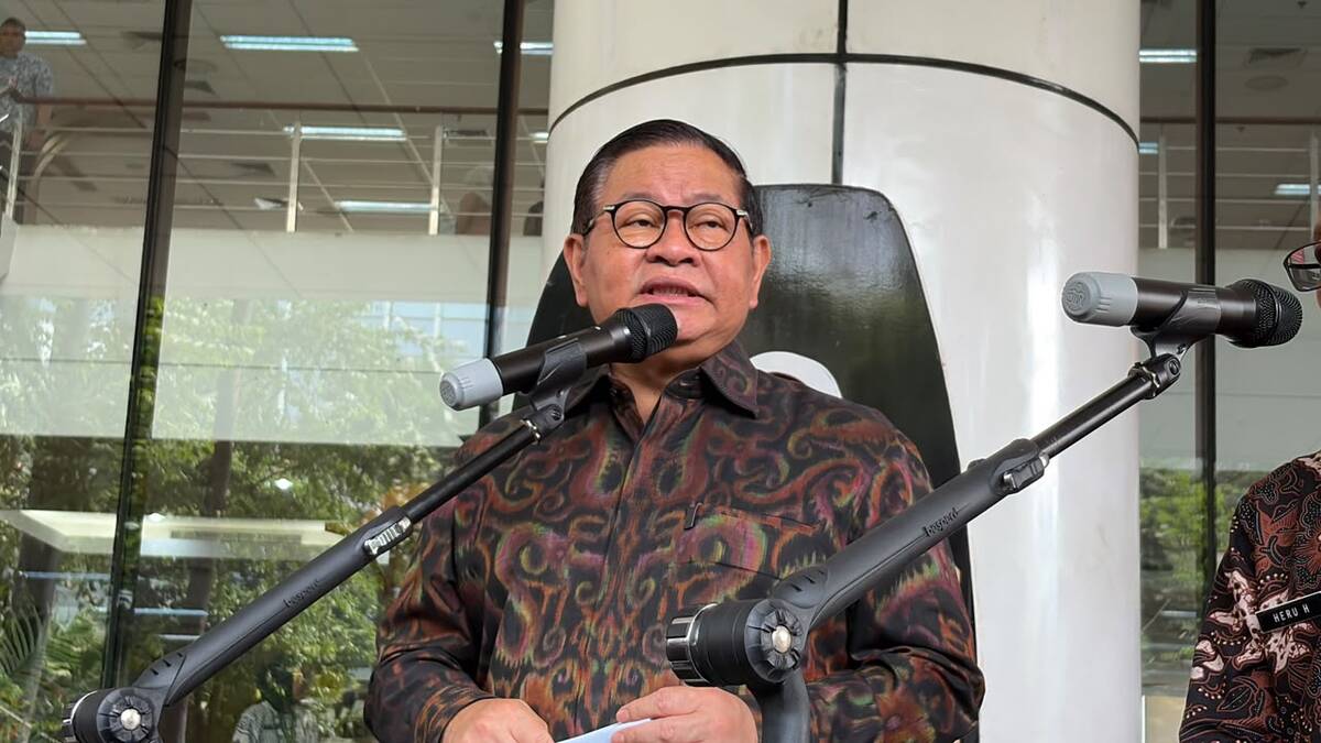 Gubernur DKI Jakarta Pramono Anung memberikan keterangan pers terkait kasus penipuan rekrutmen Damkar