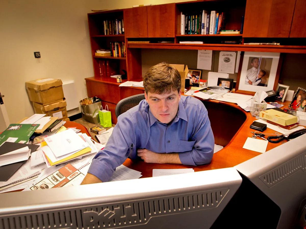 Ilustrasi grafik pasar saham teknologi dan investor Michael Burry