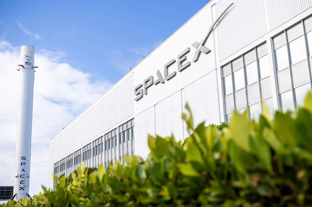 Ilustrasi roket SpaceX meluncur ke angkasa dengan latar belakang grafik pergerakan bursa saham Nasdaq