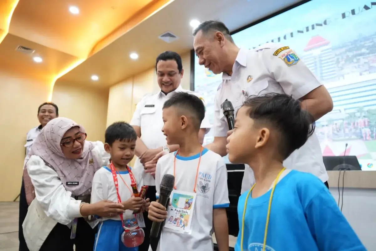 Ilustrasi penjual kerak telor kuliner tradisional khas Betawi