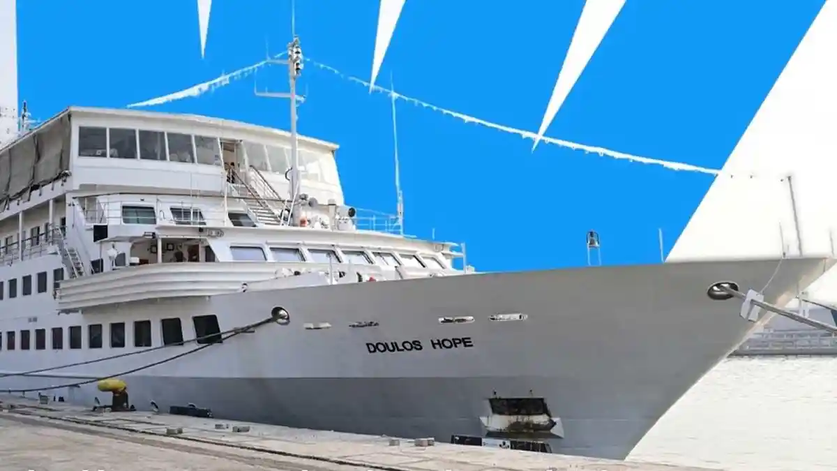 Kapal perpustakaan internasional MV Doulos Hope sandar di Pelabuhan Kalibaru Jakarta Utara