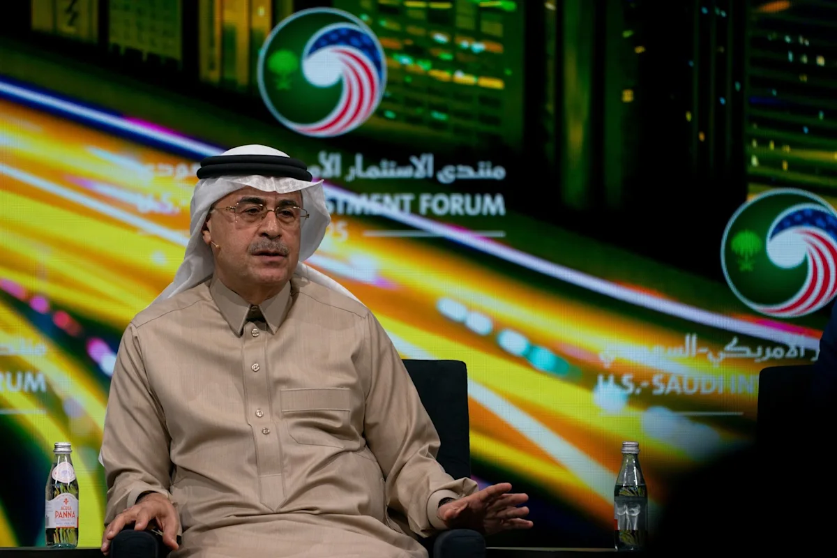 Kilang minyak Saudi Aramco dan fasilitas pengapalan minyak mentah di Teluk