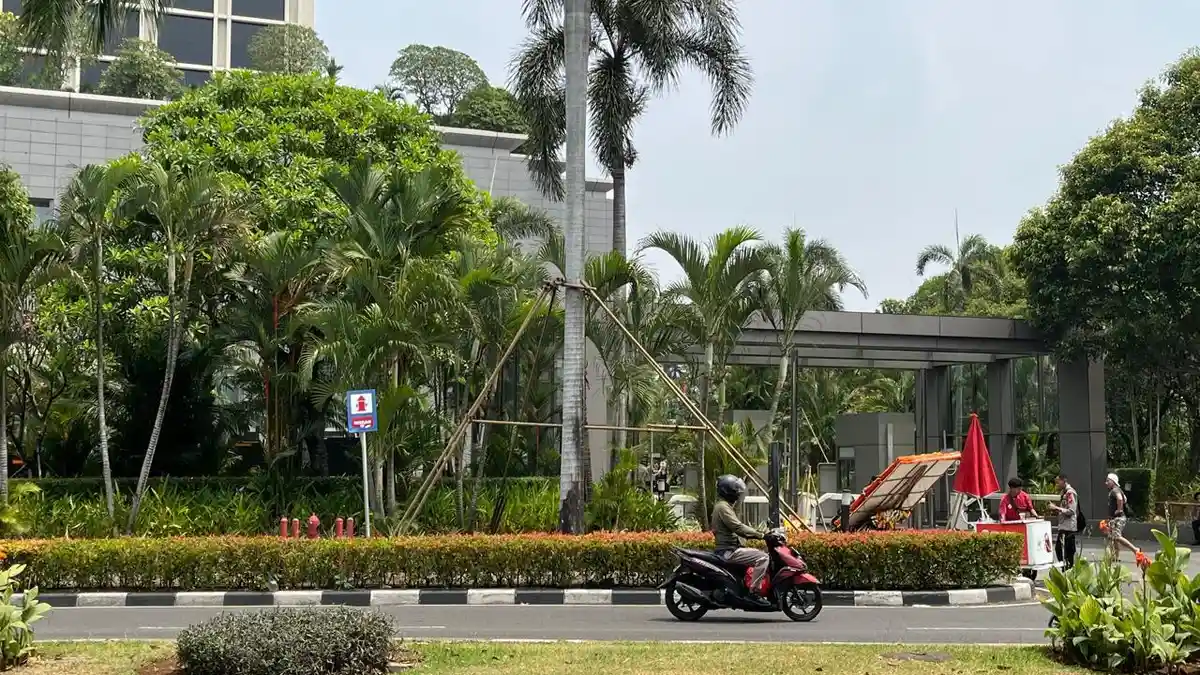 Pengamanan rantis Brimob di hotel tempat pemain Persib menginap jelang laga kontra Persija