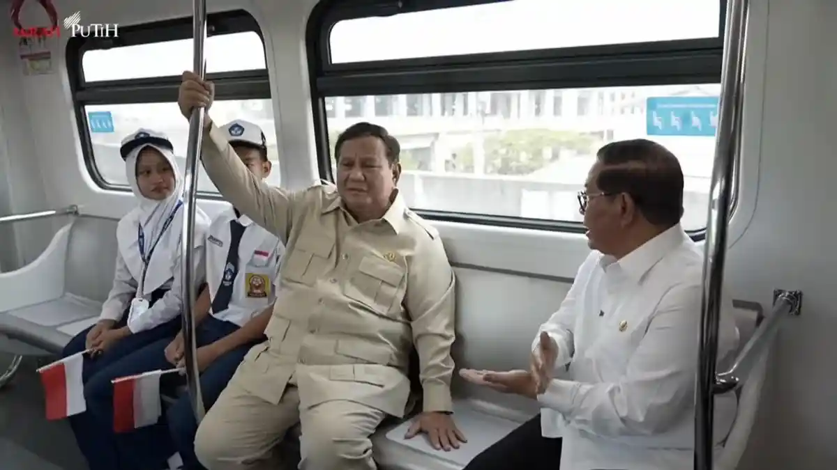 Presiden Prabowo Subianto dan Gubernur DKI Jakarta Pramono Anung dalam acara kenegaraan