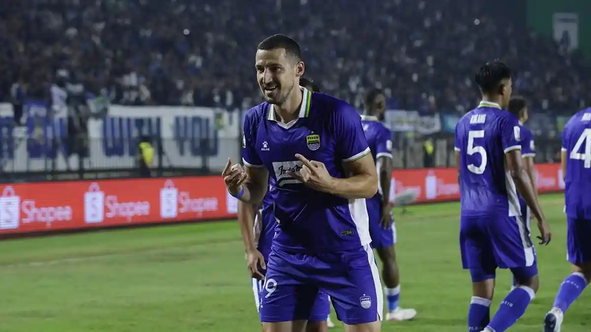 Selebrasi pemain Persib Bandung setelah mencetak gol ke gawang Persija Jakarta di SUGBK