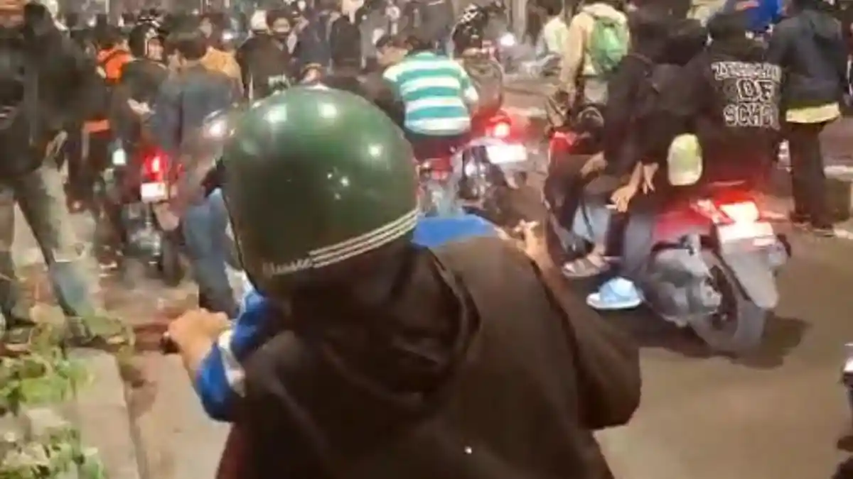 Suasana aksi demonstrasi di depan Gedung DPR RI Jakarta