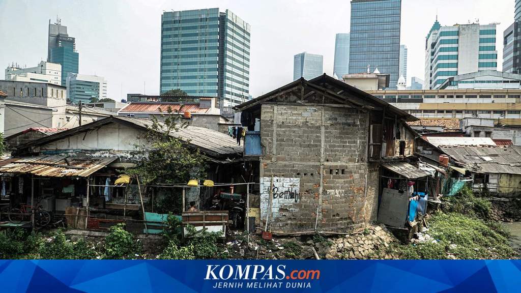Suasana evakuasi dan pemeriksaan jalur rel KRL Jabodetabek pasca gempa bumi di Jakarta