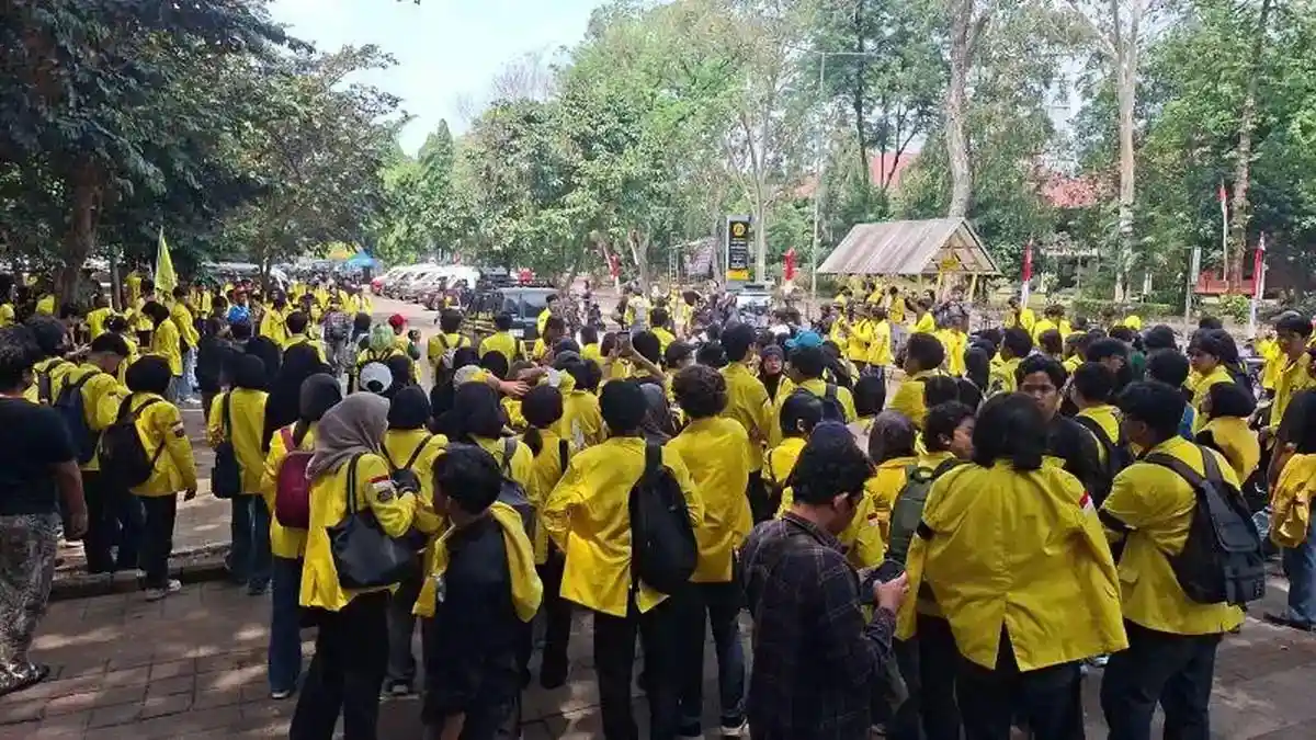 Suasana gedung Polda Metro Jaya tempat pelaporan kasus penyerangan aktivis BEM UI