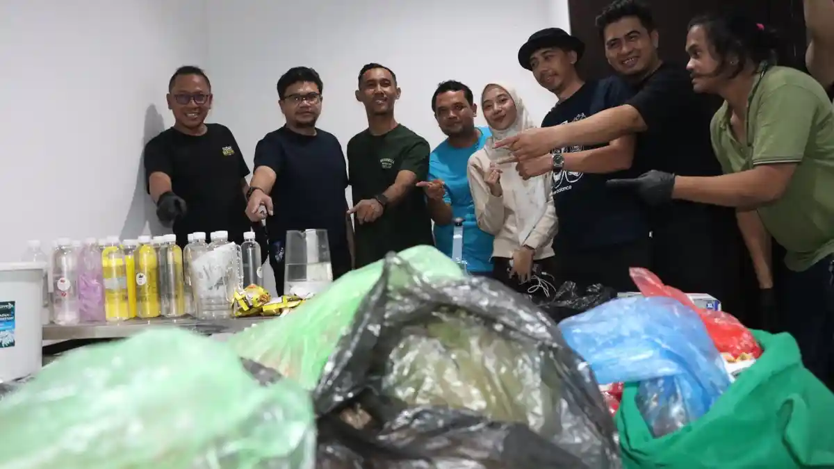 Suasana transportasi umum dan kawasan Jakarta International Stadium saat konser