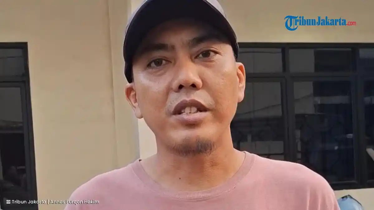 Suporter Timnas Indonesia menyerukan pemenuhan Stadion GBK jelang laga melawan Singapura.
